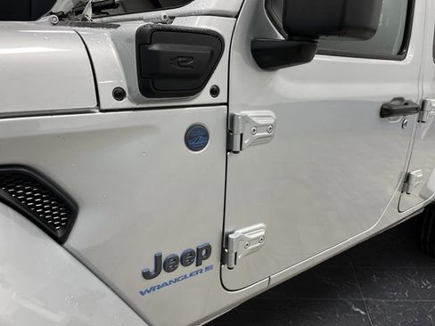 Used 2024 Jeep Wrangler Unlimited image 31