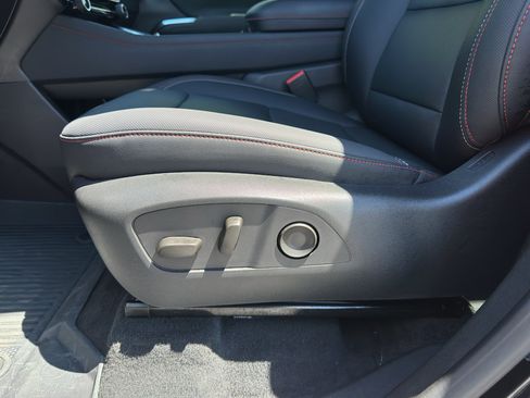 Used 2025 Chevrolet Traverse Z71 w/ LPO, Floor Liner Package AWD/4WD image 17