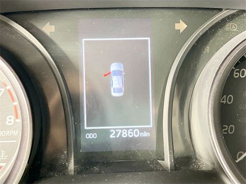 Used 2024 Toyota Camry SE image 10