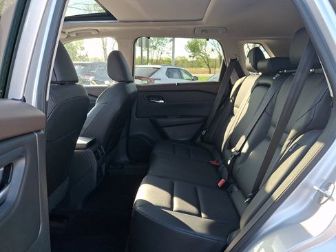 Used 2023 Nissan Rogue SV w/ SV Premium B Package AWD/4WD image 11