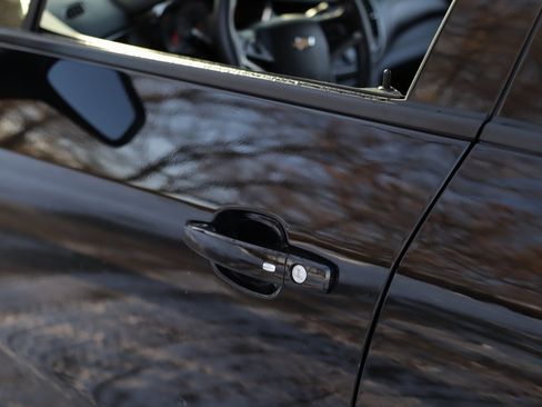 Used 2022 Chevrolet Trax LT w/ Midnight Edition image 31