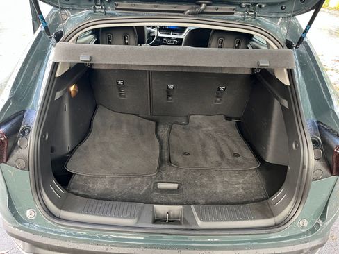 Used 2025 Chevrolet Trax LT w/ LT Convenience Package image 29