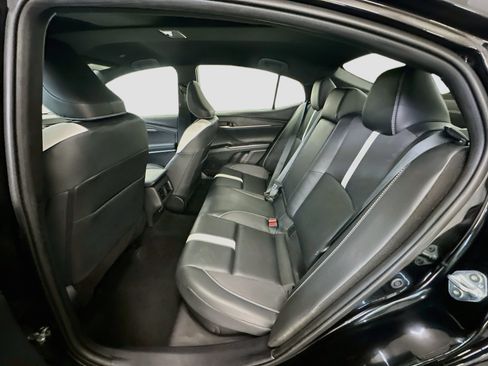 Used 2025 Toyota Camry SE FWD image 29