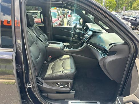Used 2017 Cadillac Escalade Platinum AWD/4WD image 17
