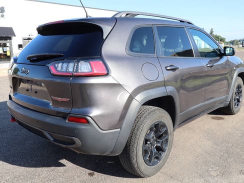 Used 2020 Jeep Cherokee Trailhawk w/ Cold Weather Group AWD/4WD image 3