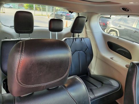 Used 2020 Chrysler Pacifica Limited FWD image 13