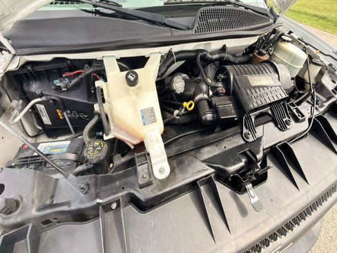 Used 2013 Chevrolet Express 2500 RWD image 25