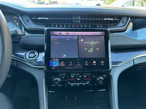 Used 2023 Jeep Grand Cherokee Trailhawk image 8