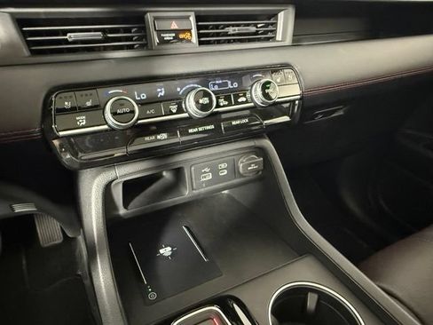 Used 2025 Honda Pilot Black Edition image 23