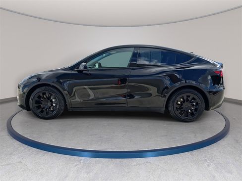 Used 2023 Tesla Model Y Long Range image 9