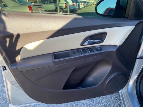 Used 2015 Chevrolet Cruze LT image 14