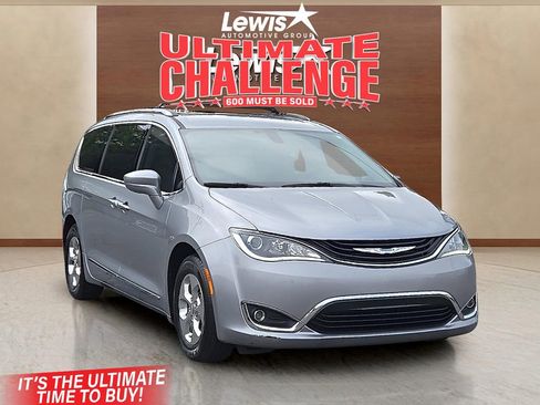 Used 2019 Chrysler Pacifica Touring-L image 1