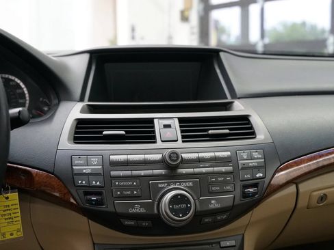 Used 2011 Honda Accord EX-L image 16