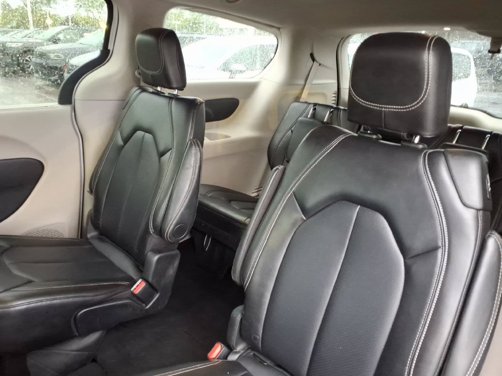Certified 2024 Chrysler Pacifica Touring-L FWD image 14