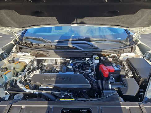 Used 2024 Nissan Rogue S image 29