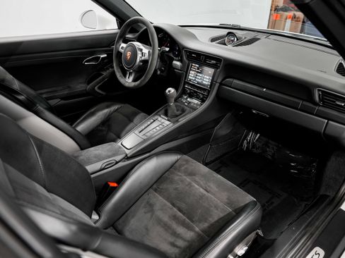 Used 2016 Porsche 911 Carrera GTS RWD image 28