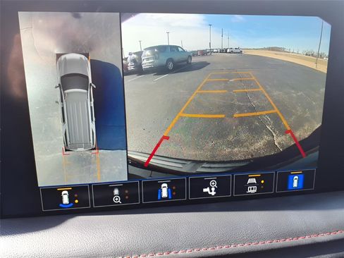 Used 2022 Chevrolet Suburban RST w/ Sport Performance Package image 31