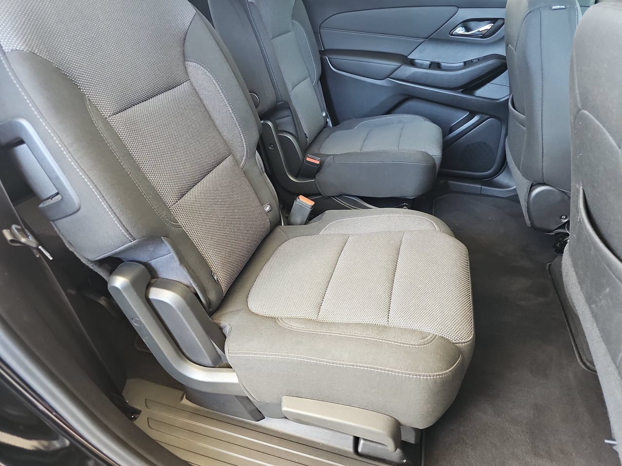 Certified 2023 Chevrolet Traverse LT FWD image 19