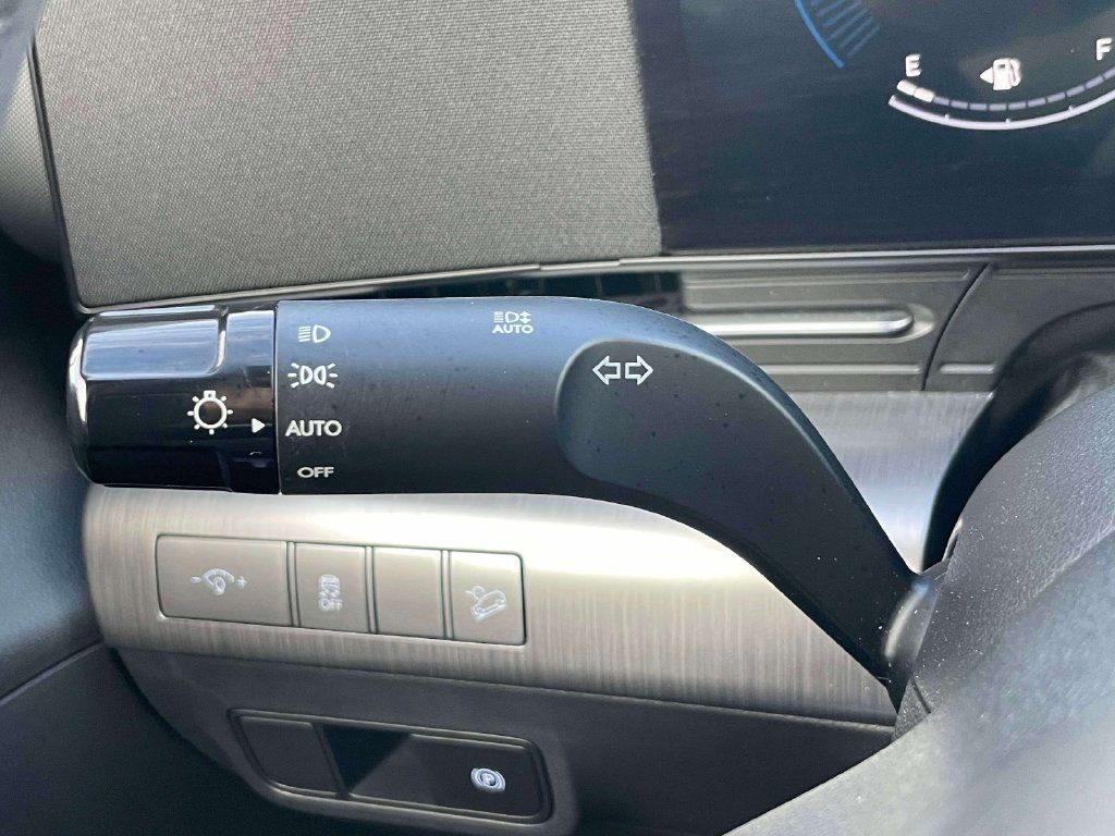Used 2024 Hyundai Kona SEL AWD/4WD image 24