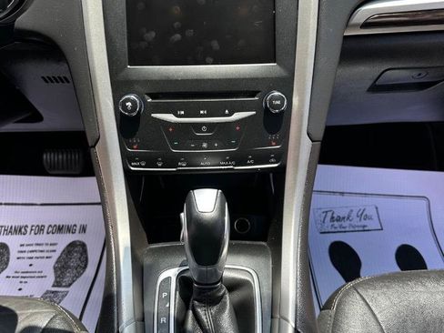 Used 2015 Ford Fusion SE w/ Equipment Group 202A FWD image 24