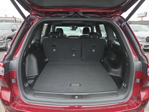 New 2025 Jeep Grand Cherokee LAREDO 4WD image 8