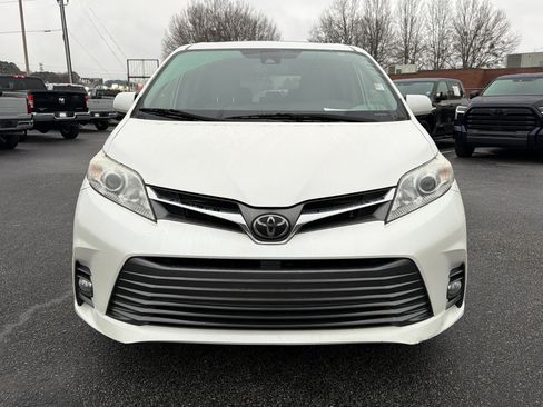 Used 2020 Toyota Sienna XLE image 3