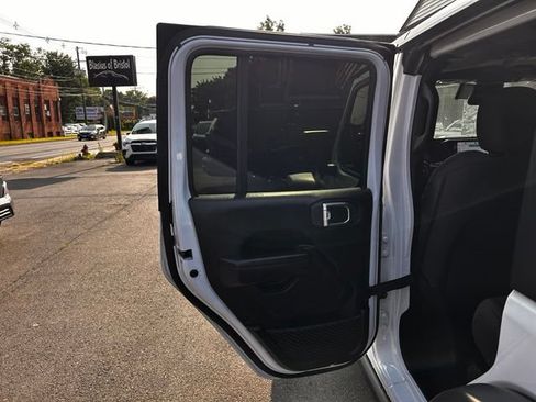 Used 2024 Jeep Wrangler Unlimited AWD/4WD image 16