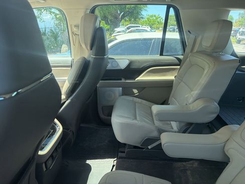 Used 2023 Lincoln Navigator Reserve image 7