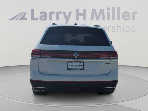 Used 2024 Volkswagen Atlas SE w/ Black Wheel Package AWD/4WD image 4