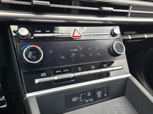 Used 2025 Hyundai Santa Fe SEL FWD image 15