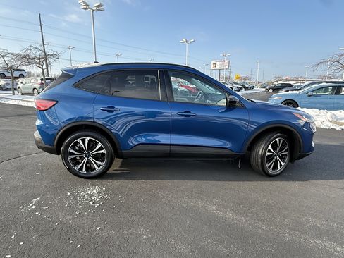 Used 2022 Ford Escape SE w/ SE Sport Appearance Package image 10