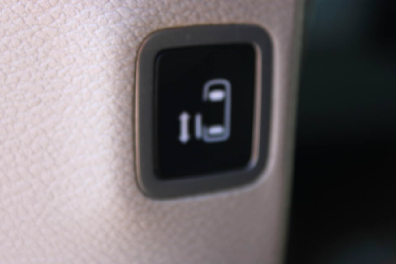 Used 2019 Chrysler Pacifica Limited FWD image 43