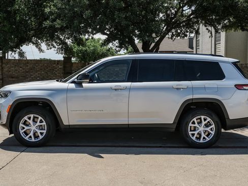 Used 2022 Jeep Grand Cherokee L Limited w/ Luxury Tech Group II AWD/4WD image 21