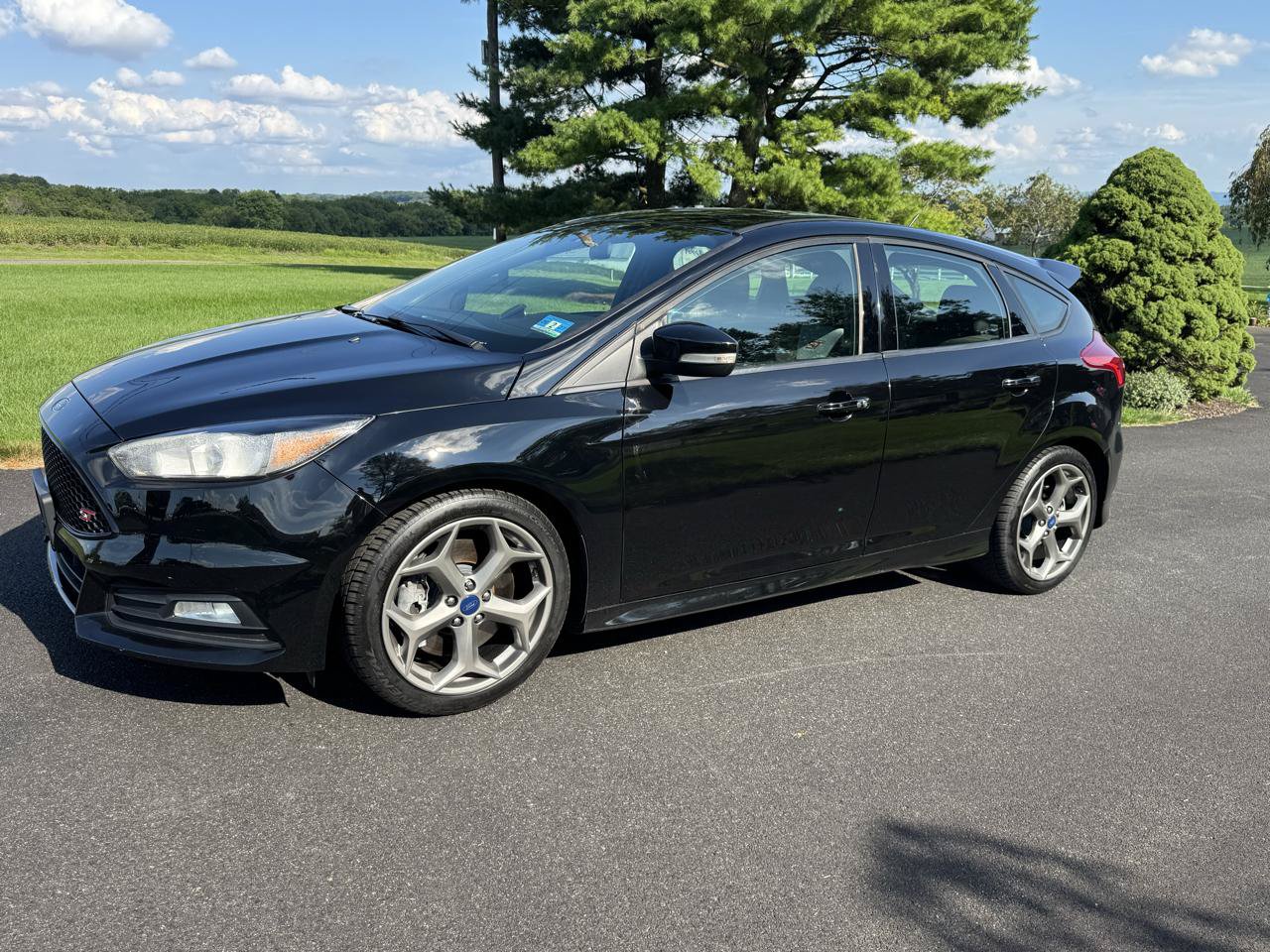 Used 2018 Ford Focus ST FWD image 1