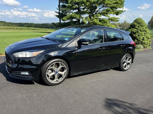 Used 2018 Ford Focus ST FWD image 1