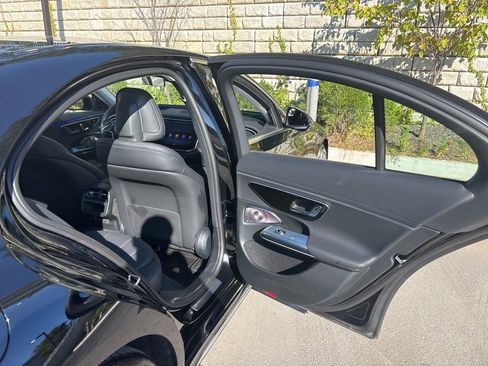 Used 2025 Mercedes-Benz E 350 4MATIC Sedan image 13