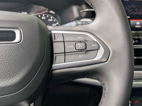 Used 2024 Jeep Compass Latitude AWD/4WD image 24