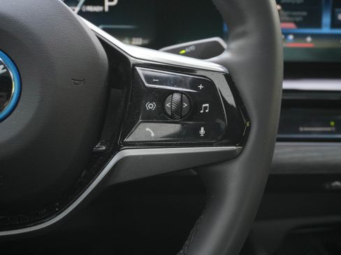 Used 2024 BMW i5 eDrive40i w/ Convenience Package RWD image 19