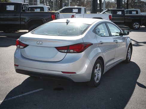 Used 2015 Hyundai Elantra SE image 9