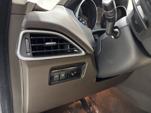 Used 2018 Jaguar F-PACE Prestige image 16