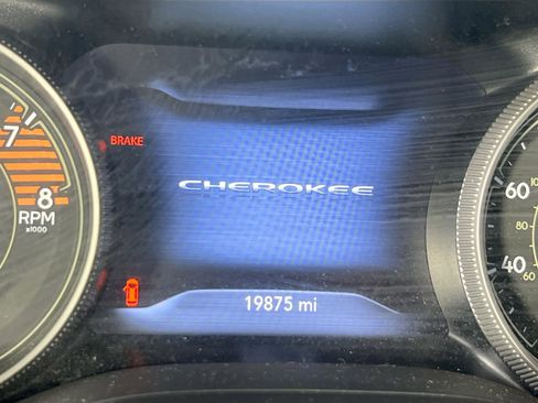 Used 2022 Jeep Cherokee Trailhawk image 12
