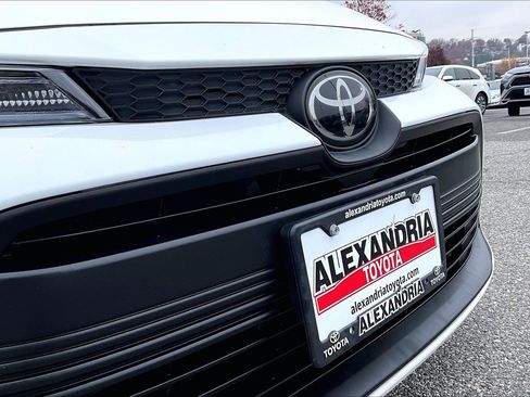 Used 2025 Toyota Corolla LE image 28