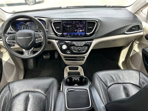 Used 2022 Chrysler Pacifica Touring-L FWD image 14
