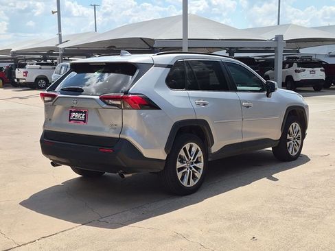 Used 2022 Toyota RAV4 XLE Premium AWD/4WD image 5