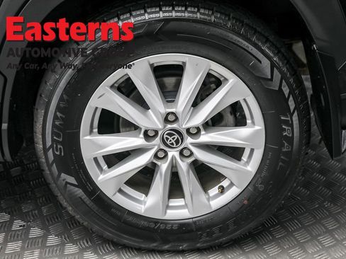 Used 2022 Toyota Corolla Cross LE image 8