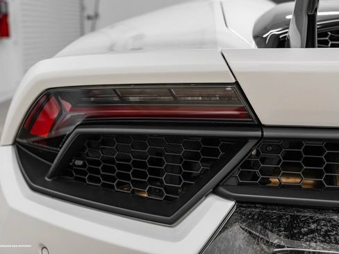 Used 2019 Lamborghini Huracan Performante AWD/4WD image 25