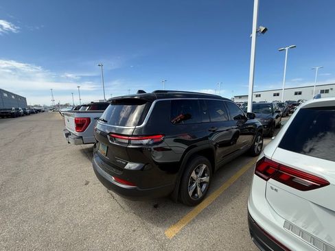 Used 2022 Jeep Grand Cherokee L Limited w/ Luxury Tech Group II AWD/4WD image 3