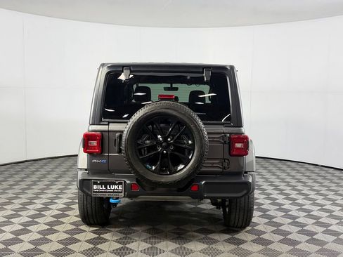 Used 2023 Jeep Wrangler Unlimited Sahara AWD/4WD image 9