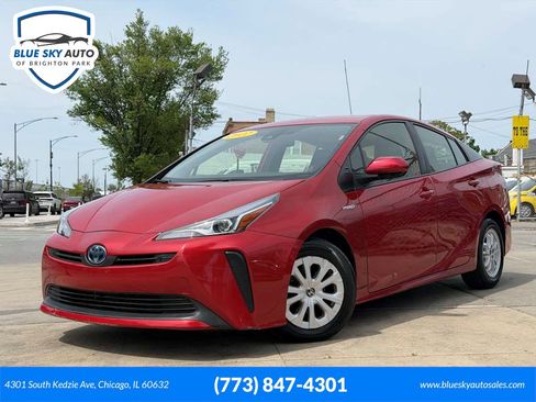 Used 2022 Toyota Prius LE FWD image 1
