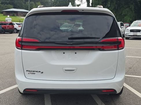 Used 2022 Chrysler Pacifica Touring-L w/ S Appearance Package FWD image 4